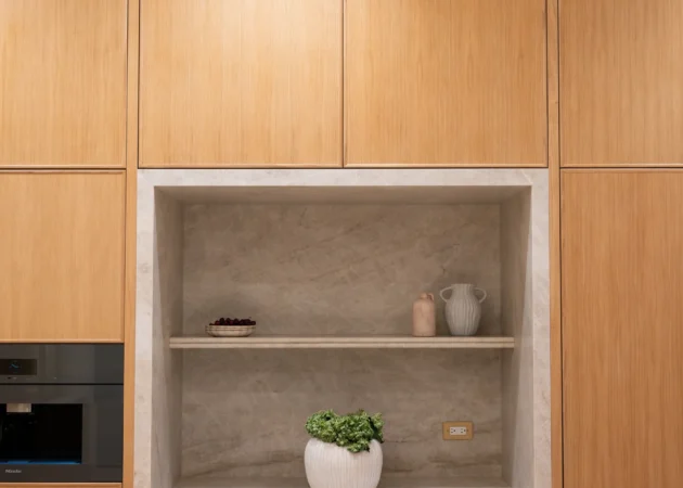 Built-in niche in a floor-to-ceiling cabinet wall, Dickens Project by Home Deco