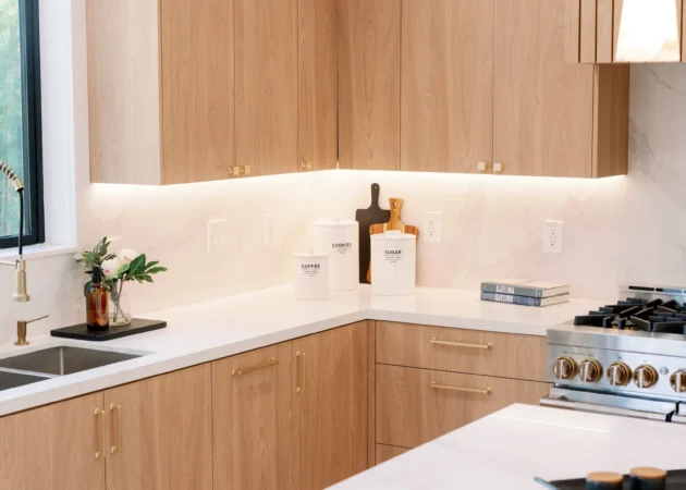Kitchen corner with wood cabinets and island, Sancola Project by Home Deco