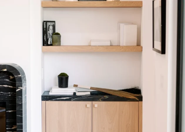 Arched niche with floating shelves and cabinet, Sancola Project by Home Deco